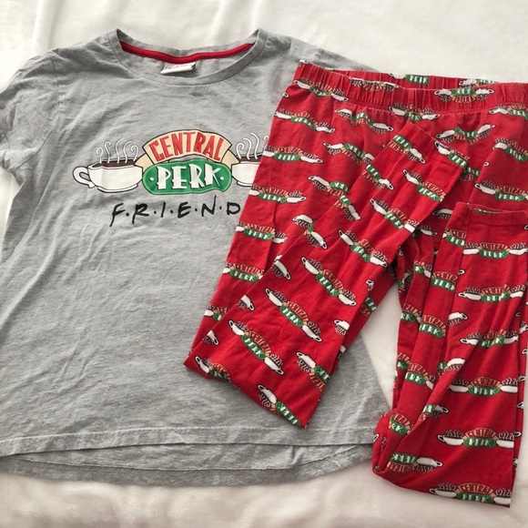 EUC Friends pajamas set Medium - Picture 2 of 4